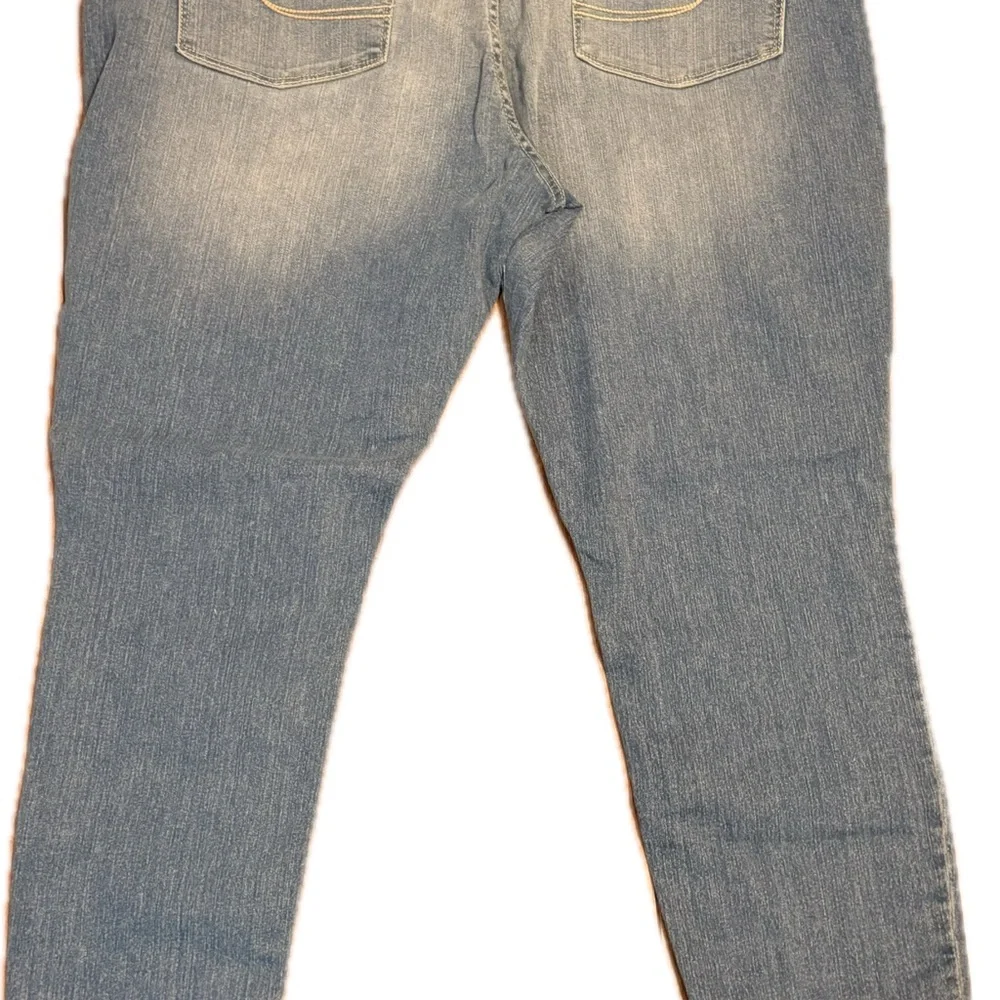 Levi's Signature Women's Jeans Size W42 L30 Modern Skinny Distressed Stretch - Picture 6 of 13